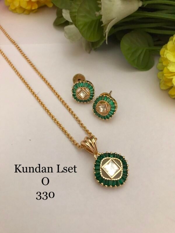Kundan pendent set